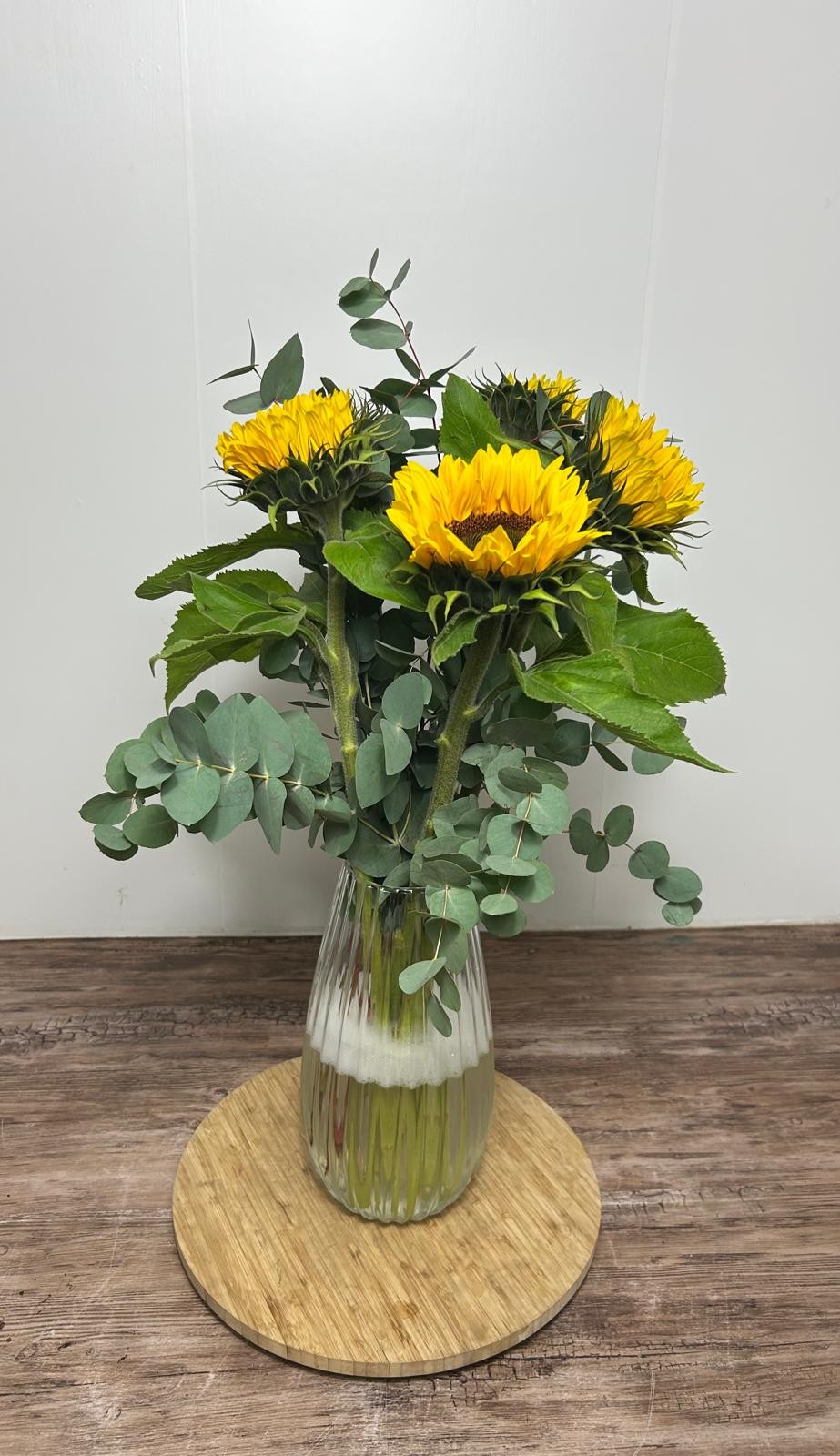Zonnebloemen met vaas - vers uit eigen kwekerij